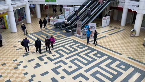Top-down view onto Whitgift Centre concourse, Croydon, 4K Stockbeeldmateriaal 171408986