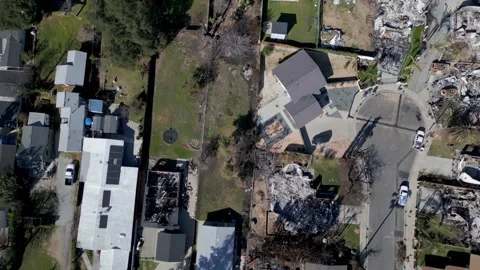 Top Down View of Wildfire Damage in Altadena California Drone Aerial View Stockbeeldmateriaal 335426895