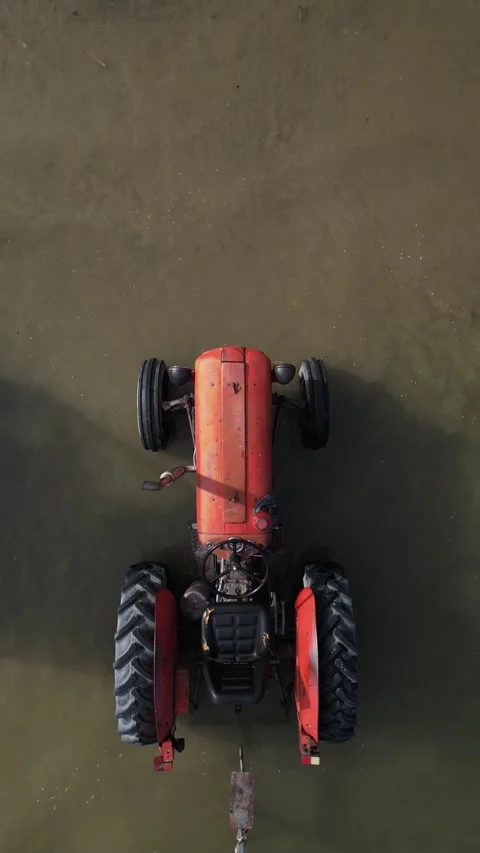 Top-Down Vintage Red Tractor Submerged in River - Nostalgic Wreckage in Water Vídeos de archivo 330495408