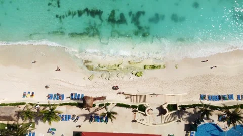 Top-down waves in Cancun, Mexico Stockbeeldmateriaal 280367195