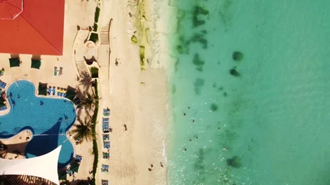 Top-down waves in Cancun, Mexico Stockbeeldmateriaal 280367268