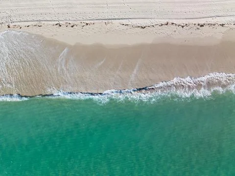 Top down waves crashing at the beach with nobody in frame 스톡 사진
