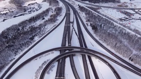 Top down winter road interchange with vehicles on snowy highways 스톡 동영상 328963106
