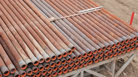 The top drive system of a drilling rig. The oil pipes are in a row Video stock 178487483