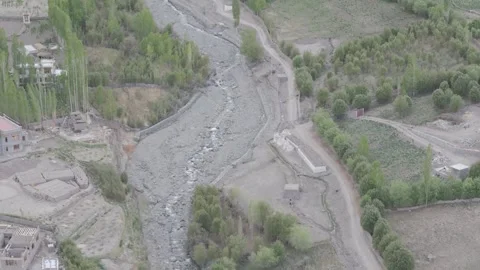 Top Drone Push In Over Ladakh Village with Dry Fields and Flowing Stream Over Vídeos de archivo 335750067