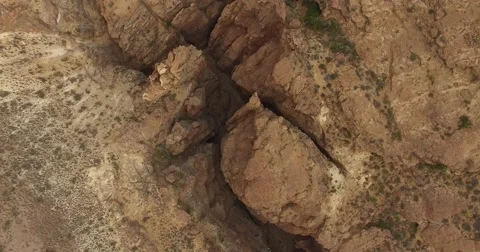 Top drone view of canyon in a dry region of argentina, Chubut. 스톡 동영상 59136539