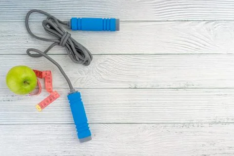Top or flat lay view of apple fruit and skipping rope with copy space area on 库存照片