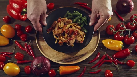 Top plan dish laid out on the wooden table. Vidéo 146552919
