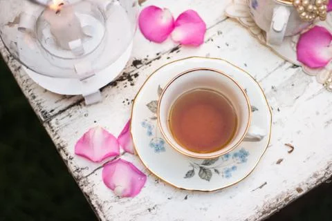 Top shot of an elegant tea cup with petals around 스톡 사진
