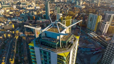Top tilt view of modern high rise tower on sunny day , Hyper lapse Video stock 171932095