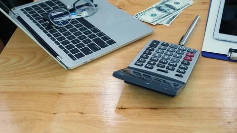 Top veiw with panning right of laptop, calculator and tablet . Stock-Footage 118348236