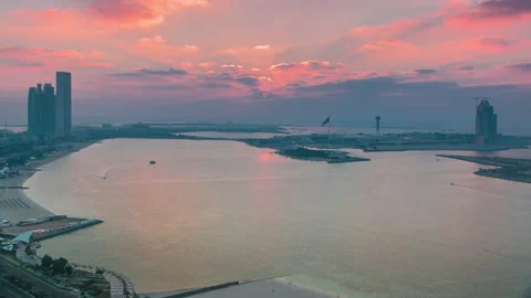 Top view of Abu Dhabi Skyline at sunset timelapse, United Arab Emirates Vidéo 147977384