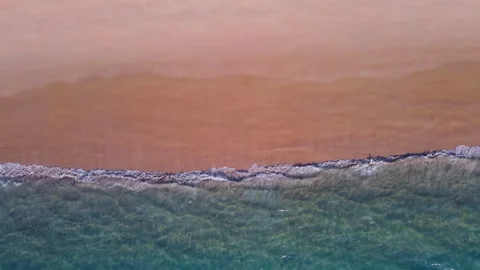 (Top view) Aerial view drone over beach sea. Beautiful sea waves. Beach sand  Vídeos de archivo 149500312