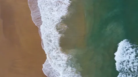 Top view Aerial view of drone Turquoise beach sea sand copy space. 4K Nature vid Vídeo Stock 153385087