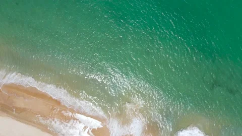 Top view Aerial view of drone Turquoise beach sea sand copy space. 4K Nature vid Vídeo Stock 153385173