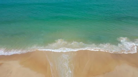 Top view Aerial view of drone Turquoise beach sea sand copy space. 4K Nature vid Vídeo Stock 153385195