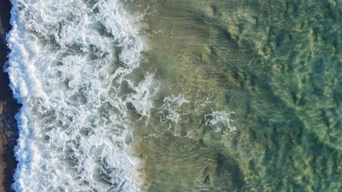 (Top view) Aerial view drone over beach sea. Beautiful sea waves. Beach sand and Vídeo Stock 172391930