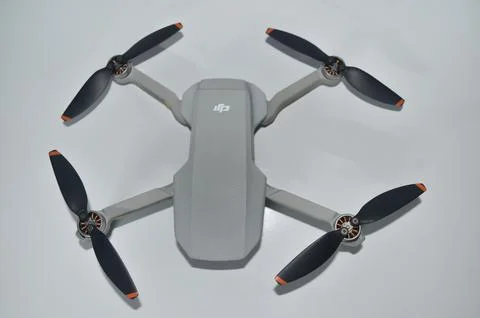 Top view and selective focus of Dji mini 2 drone isolated on white Stock-Fotos