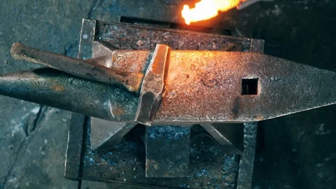 Top view of the anvil and the tool getting hammered Video stock 111909698