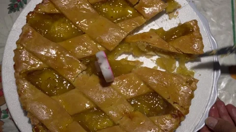 Top view of an apple pie slicing with a knife Stock Footage 148770538