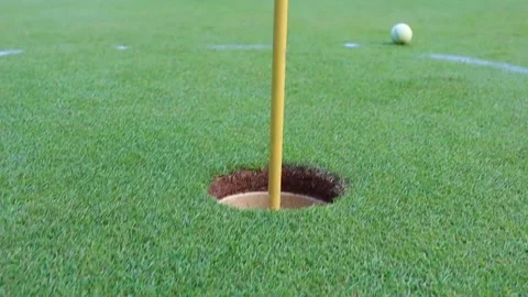 Top view, the ball rolls into the hole, the man plays golf Vidéo 168970539