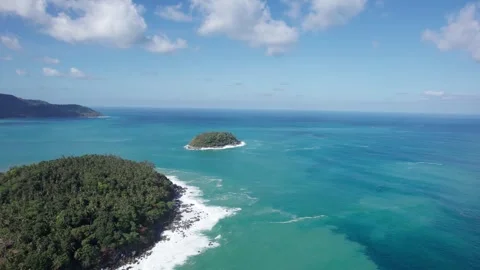 Top view of the beach with turquoise ocean water. Video stock 245656691