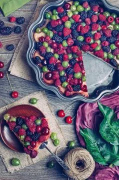 Top view of berry pie on rustic wooden background Stock Photos