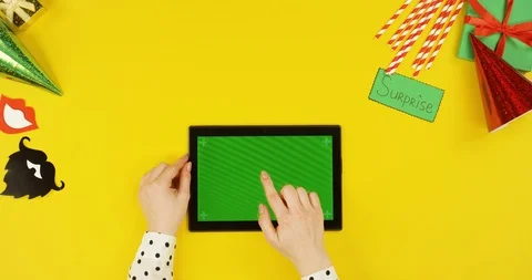 Top view on the black tablet computer on the yellow table with birthday party Video stock 89320552