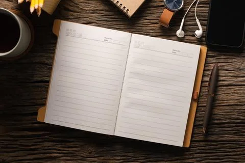 Top view blank notepad, pen, coffee cup and keyboard on wooden table. Stock-Fotos