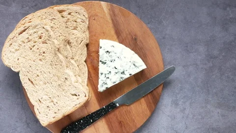 Top view of blue cheese ,and slice of brown bread on table 스톡 동영상 158548476