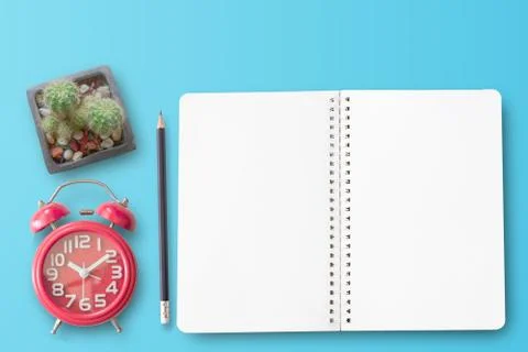 Top view with blue stethoscope, notebook, red alarm clock and pencil Foto stock
