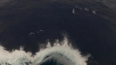 Top view of bow of ocean liner cutting through ocean waters 스톡 동영상 334713795