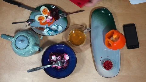 Top view with breakfast, tea, egg, salad and smartphone. 库存影片 87836235