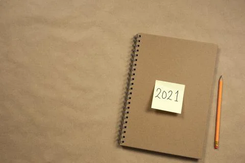 Top view of Brown notepad and yellow sticky note with 2021 New Year's message Stock Photos