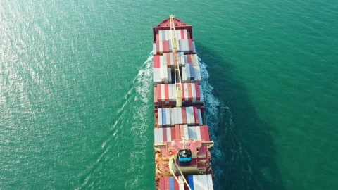 Top view  cargo ship carrying container running directions for export import Vídeos de archivo 220512453