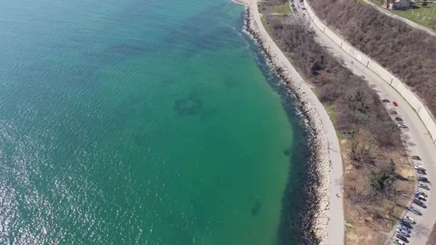 Top view cargo vessel sailing through clear calm sea Vídeo Stock 331234514