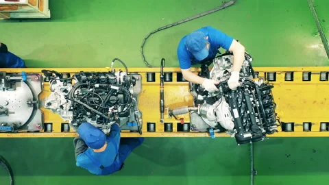 Top view of car's inner elements getting assembled in fast motion. Car assembly Vídeo Stock 141523254