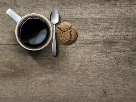 Top view of ceramic cup of coffee on wood table 스톡 사진