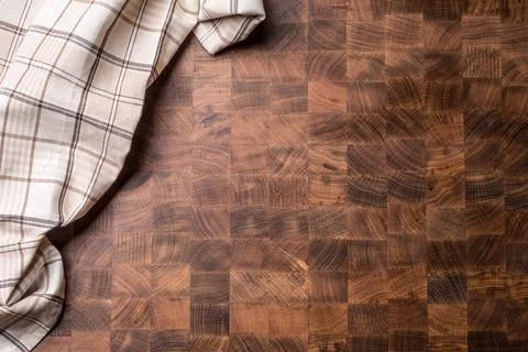 Top of view checkered tablecloth on empty wooden butcher board Stock Photos