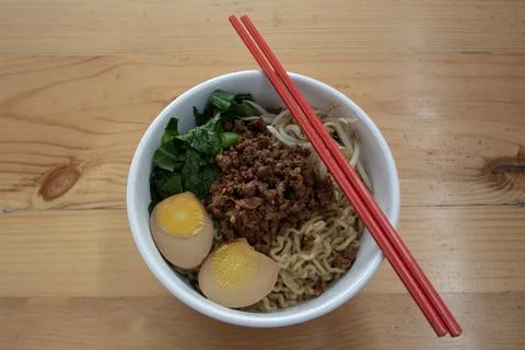 Top view of chicken noodle with the background of wooden table Stock Photos