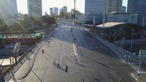 Top view of children in the middle of empty streets. Tel Aviv. DJI_0030-01 Stockbeeldmateriaal 104501344