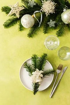 A top view of a Christmas table setting featuring an empty plate with cutlery Stock Photos