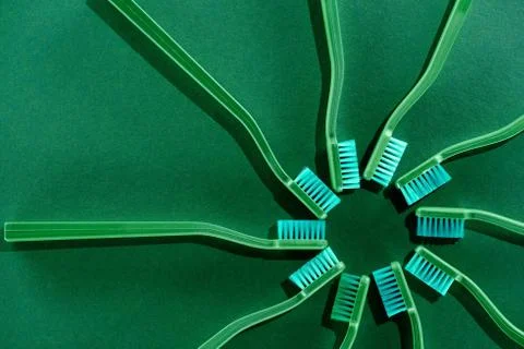 Top view of circle composition with green toothbrushes on green 库存照片