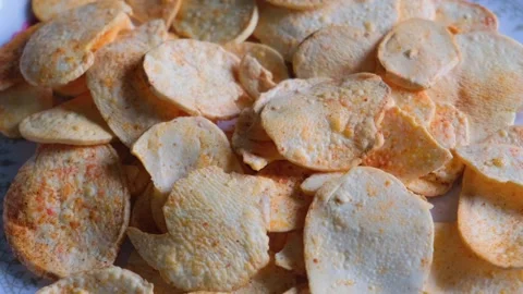 Top view close up of crispy masala potato chips with spicy seasoning 스톡 동영상 332887189
