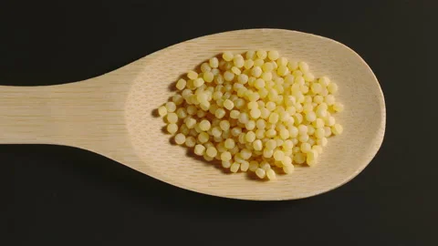 TOP VIEW: Close shot of couscous appear in wooden spoon - Stop Motion animation Видео 130261586