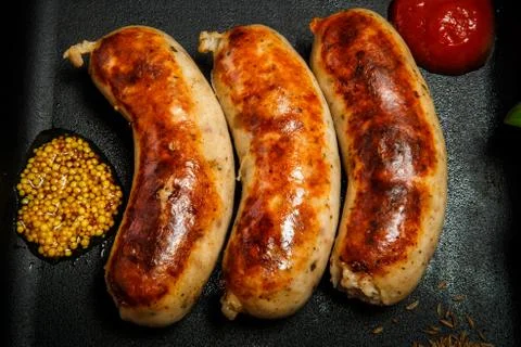 Top view closeup square pan with three fried sausages Foto stock