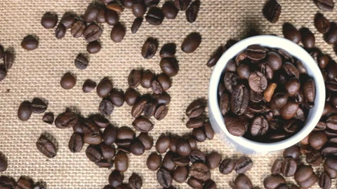 Top view of a coffee beans cup on a jute table background Stockbeeldmateriaal 231119136
