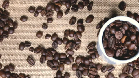 Top view of a coffee beans cup on a jute table background Stockbeeldmateriaal 231119407