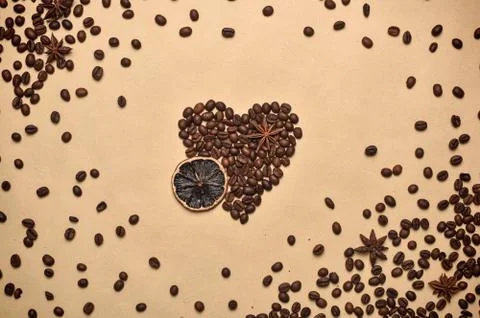 Top view of coffee beans in shape of a heart Fotos de archivo