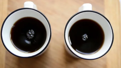 Top view of coffee in a mug. Cheerful morning with strong espresso coffee Vídeos de archivo 136836858